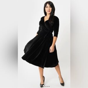 NWOT UNIQUE VINTAGE 1940s Style Black Velvet Kelsie Wrap Dress Sz M